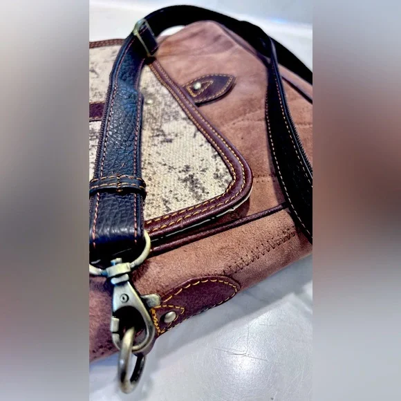 Vaan & Co. Excellent Shape! Upcycled! Leather Medium Crossbody Women’s Purse - Picture 6 of 10